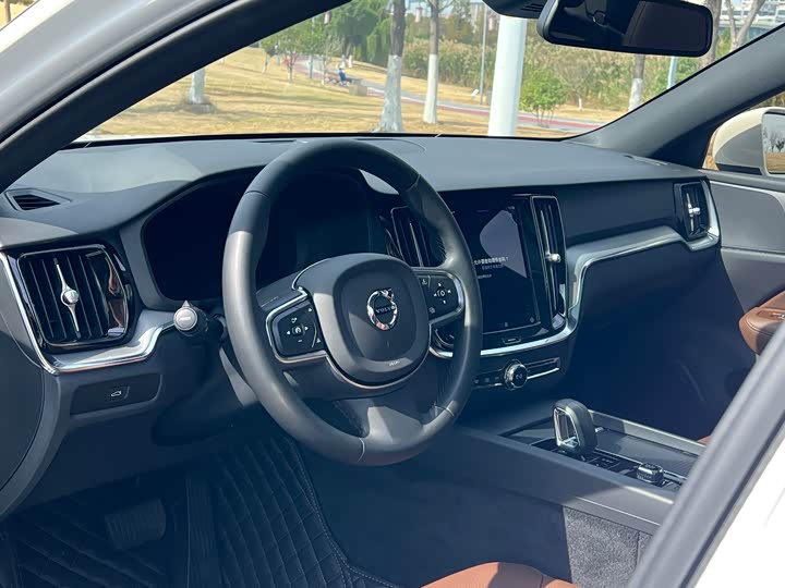 Фото 6 - Volvo S60