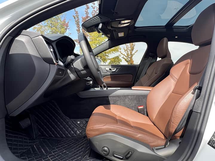 Фото 8 - Volvo S60