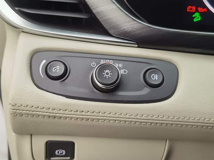 Фото 21 - Buick GL8 ES