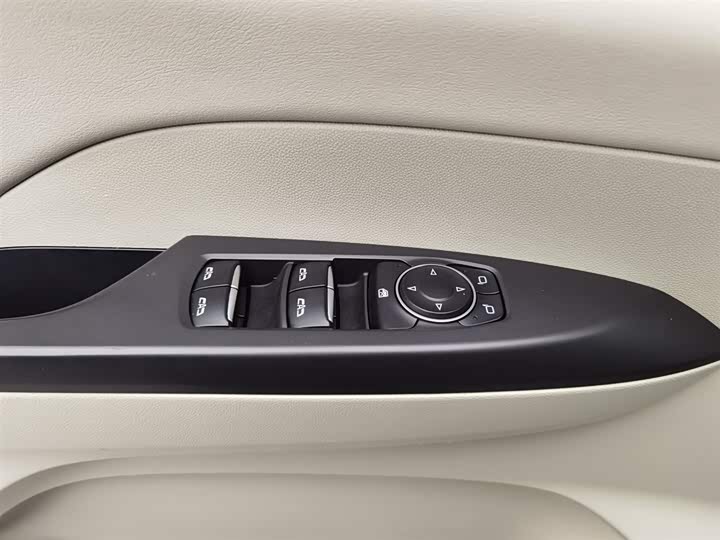 Фото 9 - Buick GL8 ES