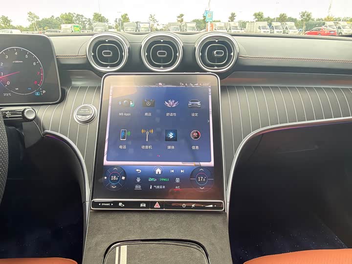 Фото 16 - Mercedes-Benz C-Class