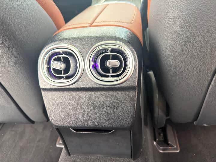 Фото 21 - Mercedes-Benz C-Class