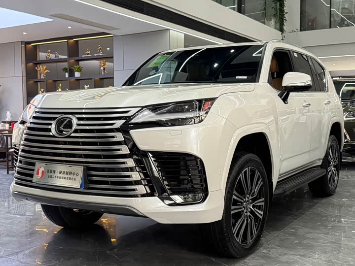 Фото 1 - Lexus LX