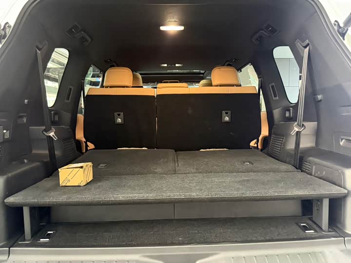 Фото 10 - Lexus LX