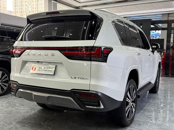 Фото 12 - Lexus LX