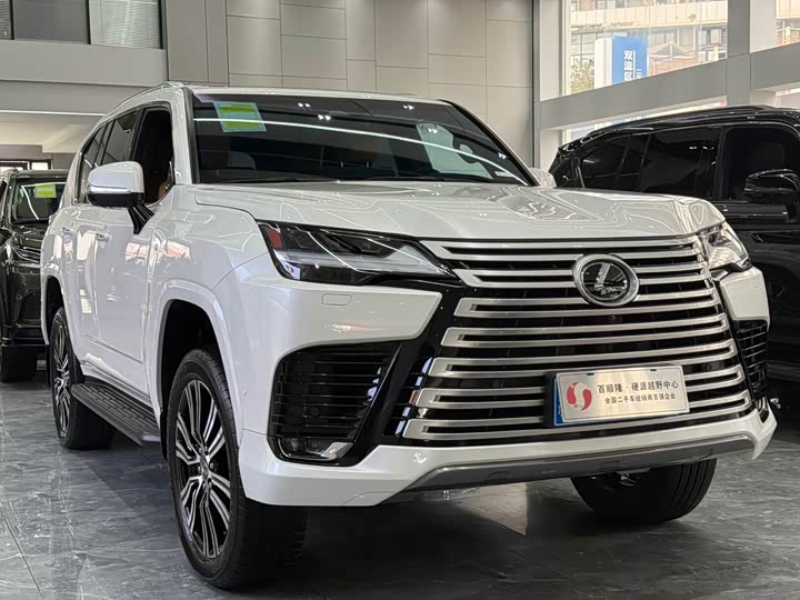 Фото 3 - Lexus LX