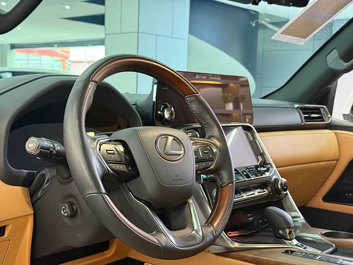 Фото 4 - Lexus LX