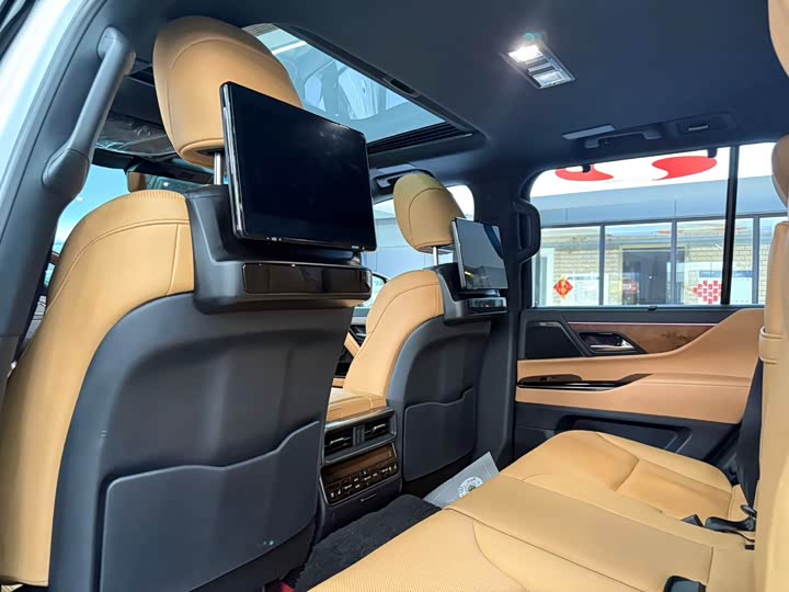 Фото 6 - Lexus LX