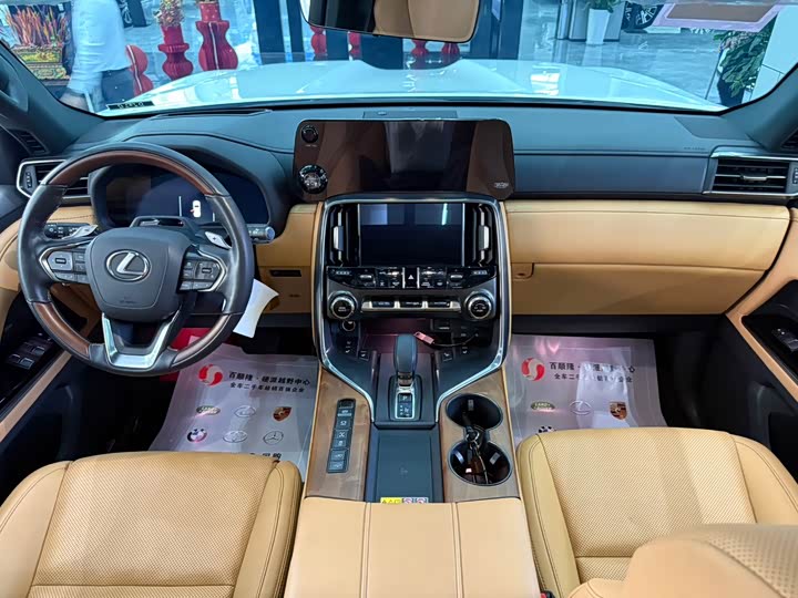 Фото 8 - Lexus LX
