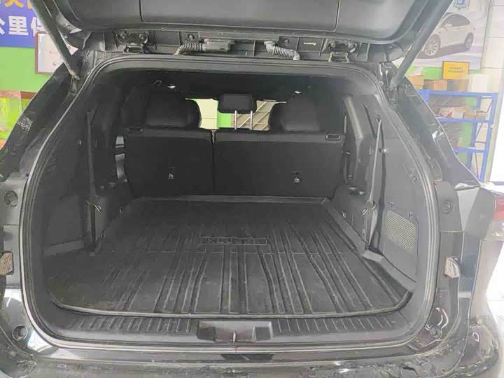 Фото 10 - Toyota Crown Kluger