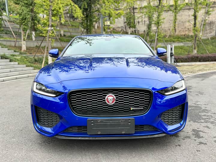 Фото 2 - Jaguar XE L
