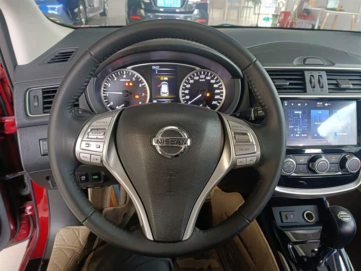 Фото 11 - Nissan Tiida