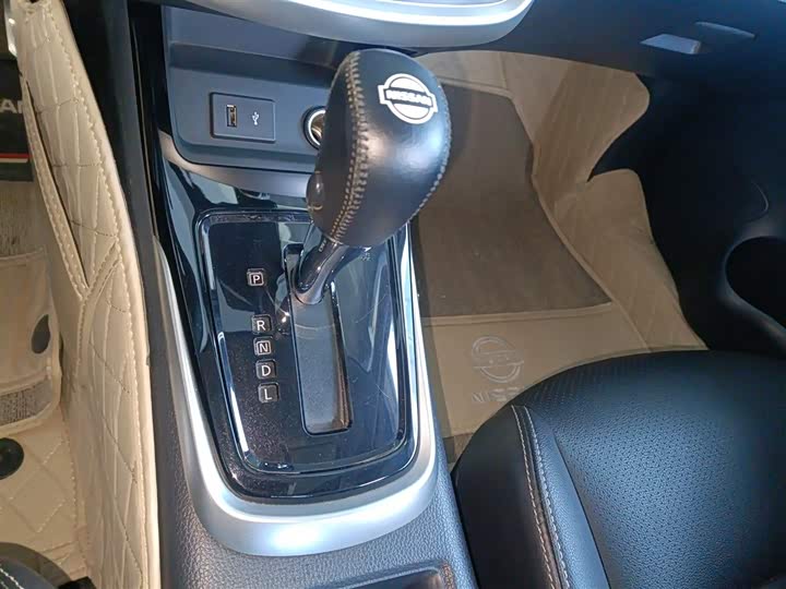 Фото 14 - Nissan Tiida