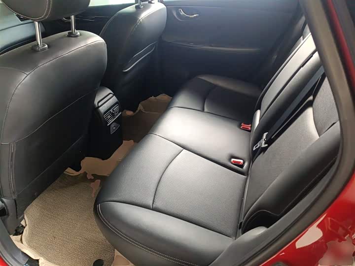 Фото 17 - Nissan Tiida