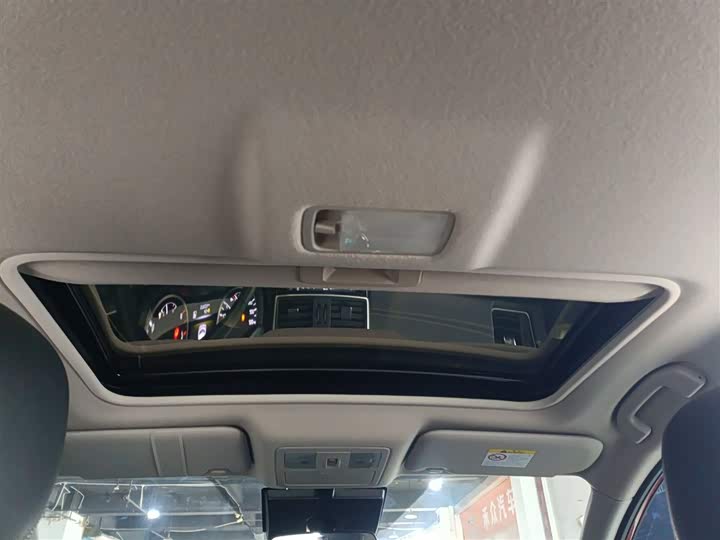 Фото 18 - Nissan Tiida