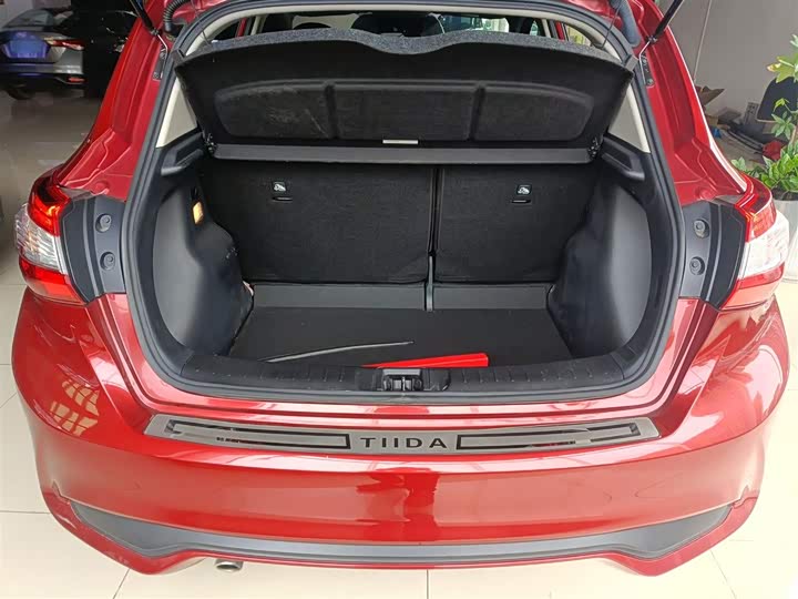 Фото 19 - Nissan Tiida