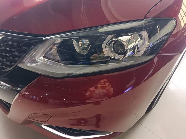 Фото 24 - Nissan Tiida