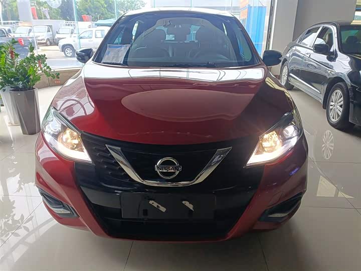 Фото 3 - Nissan Tiida