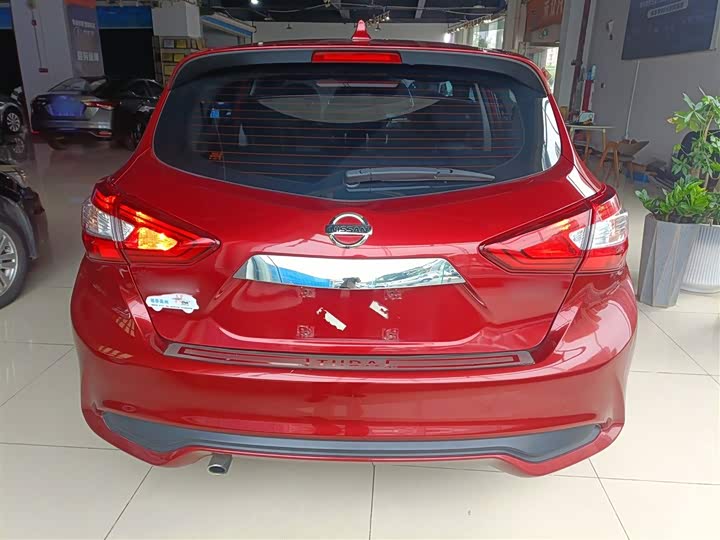 Фото 6 - Nissan Tiida