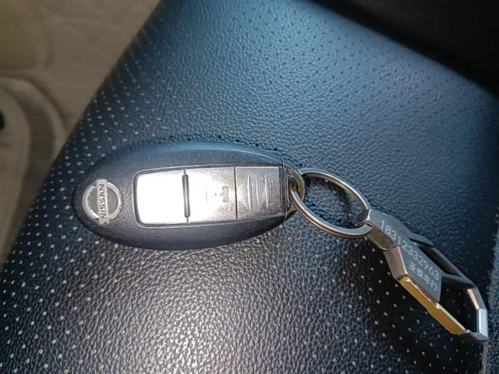 Фото 9 - Nissan Tiida