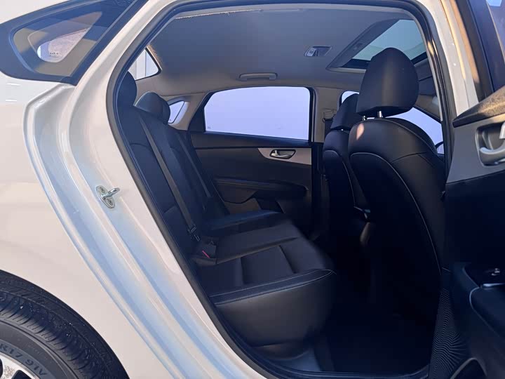 Фото 10 - Kia K3