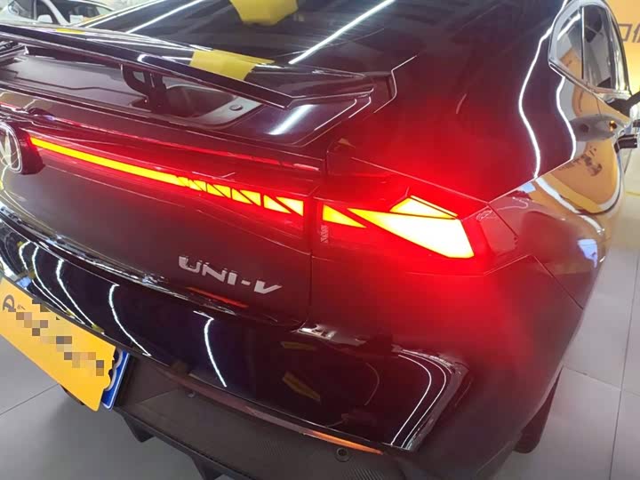 Фото 8 - Changan UNI-V