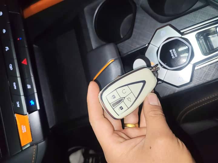 Фото 9 - Changan UNI-V