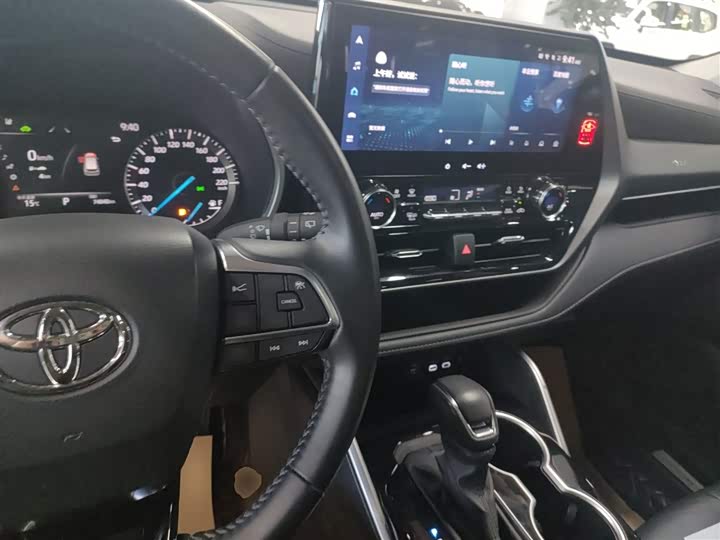 Фото 10 - Toyota Highlander