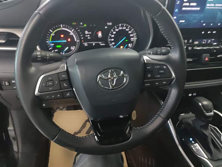 Фото 11 - Toyota Highlander