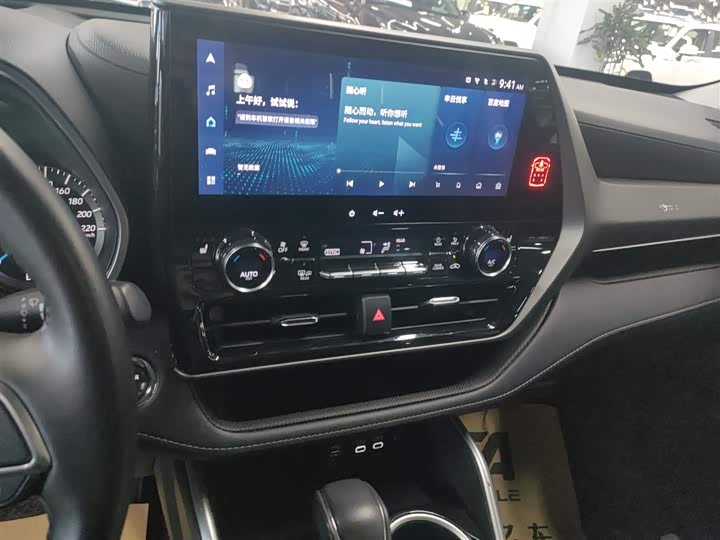 Фото 13 - Toyota Highlander