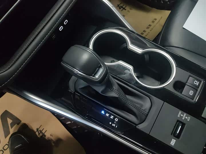 Фото 14 - Toyota Highlander