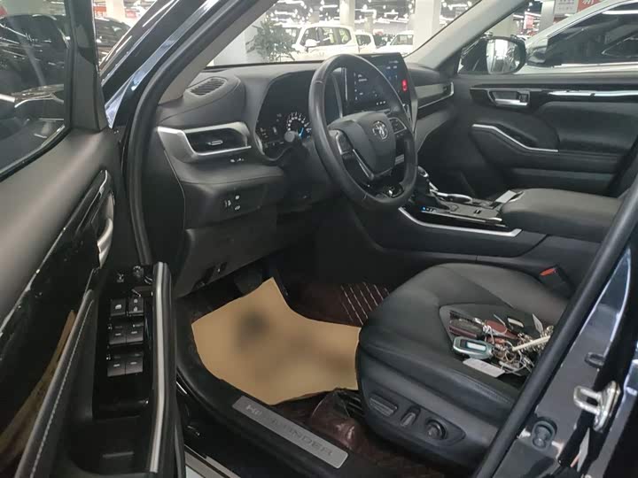 Фото 15 - Toyota Highlander