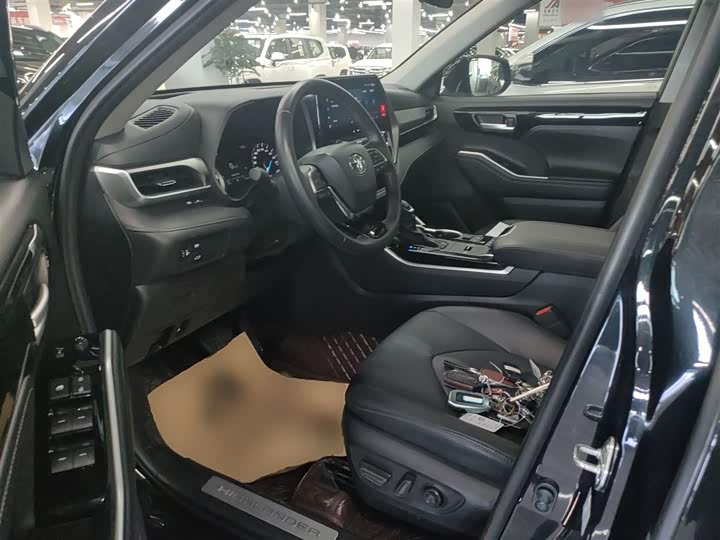 Фото 16 - Toyota Highlander