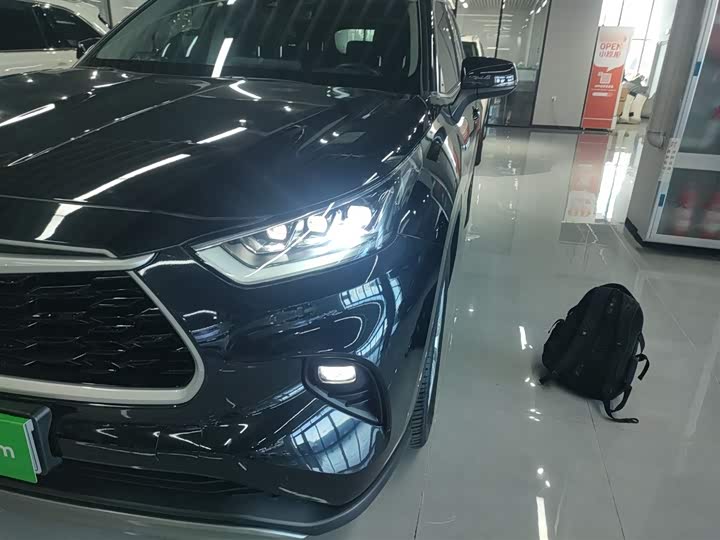 Фото 24 - Toyota Highlander