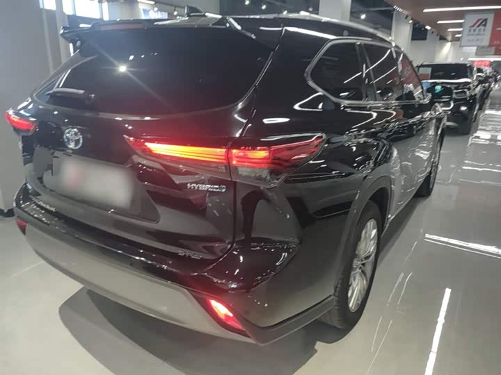 Фото 7 - Toyota Highlander