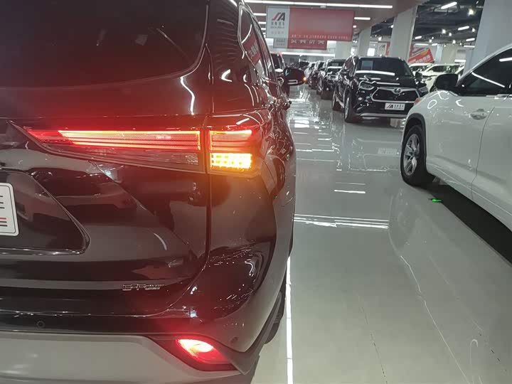 Фото 8 - Toyota Highlander