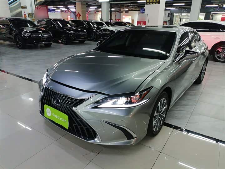 Фото 2 - Lexus ES