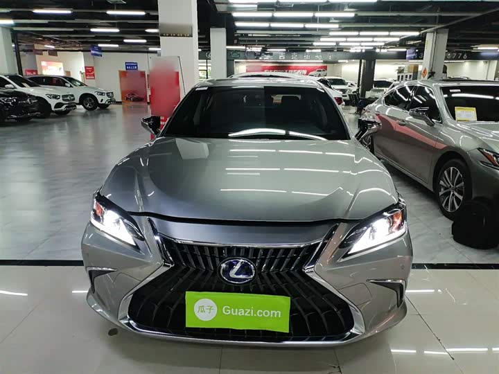 Фото 3 - Lexus ES