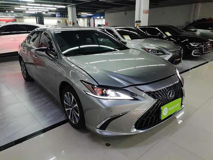Фото 4 - Lexus ES