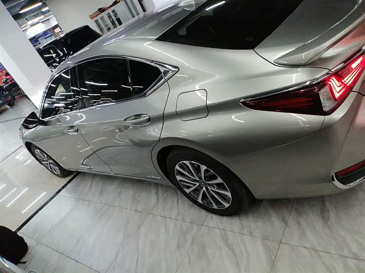 Фото 5 - Lexus ES