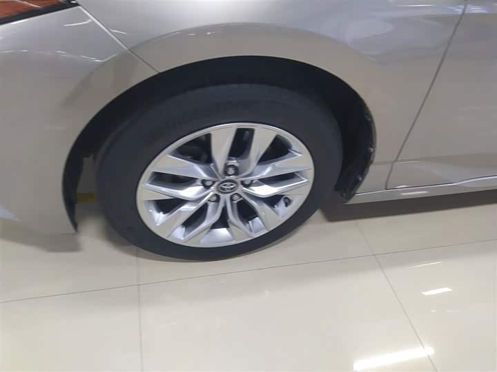 Фото 23 - Toyota Avalon