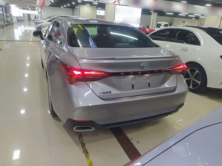 Фото 6 - Toyota Avalon