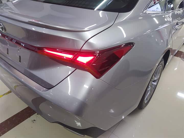 Фото 8 - Toyota Avalon