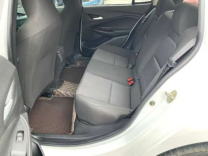 Фото 5 - Chevrolet Onix (Cavalier)