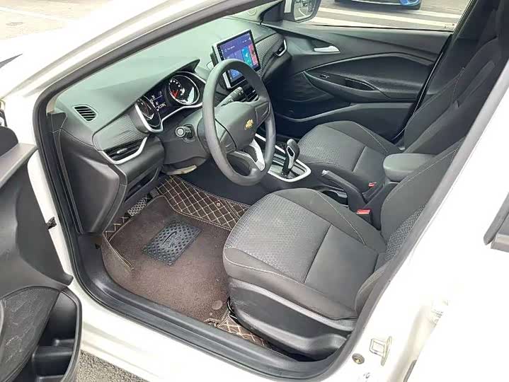 Фото 6 - Chevrolet Onix (Cavalier)