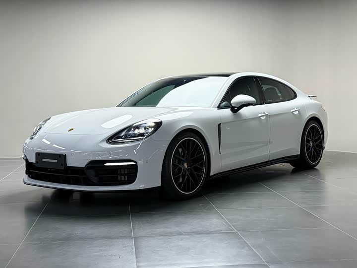 Фото 1 - Porsche Panamera