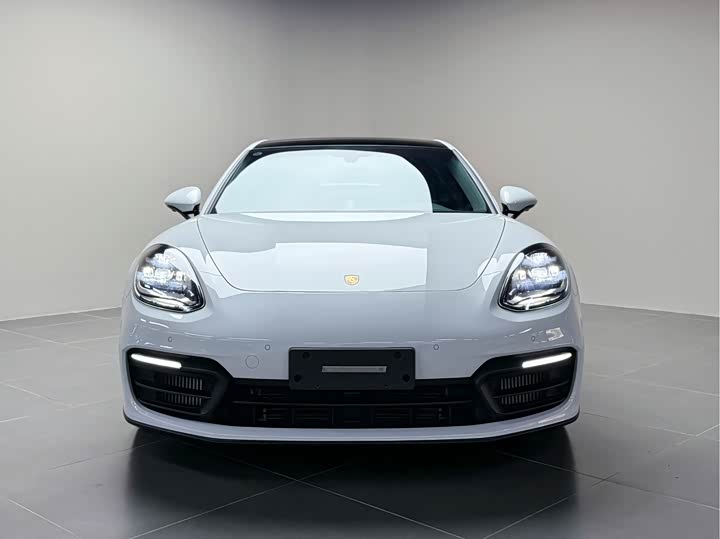 Фото 2 - Porsche Panamera