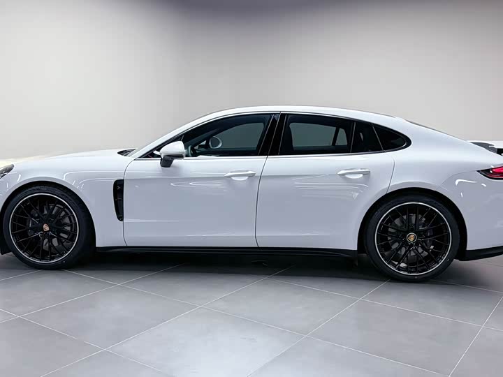 Фото 3 - Porsche Panamera