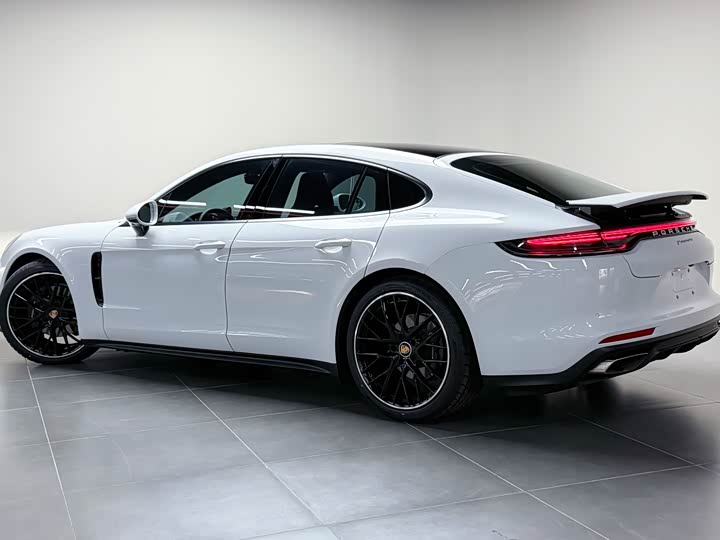 Фото 4 - Porsche Panamera