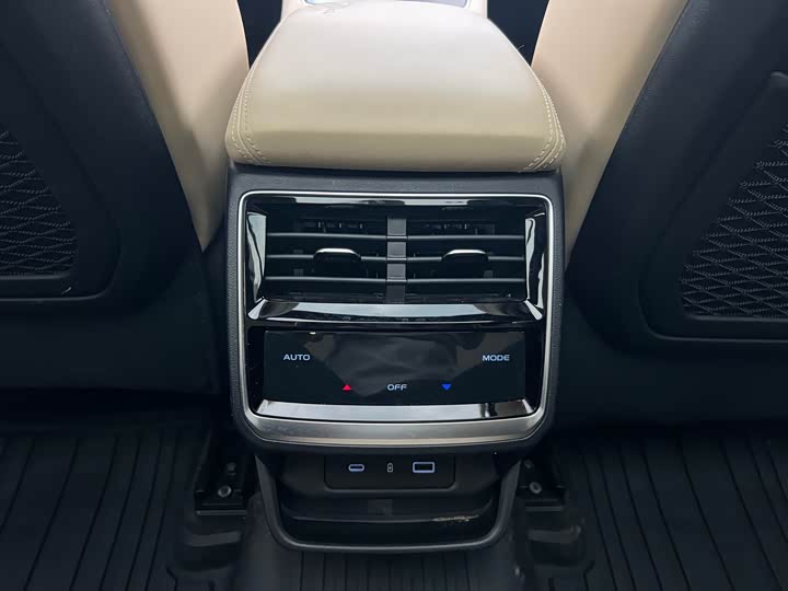 Фото 19 - Geely Monjaro